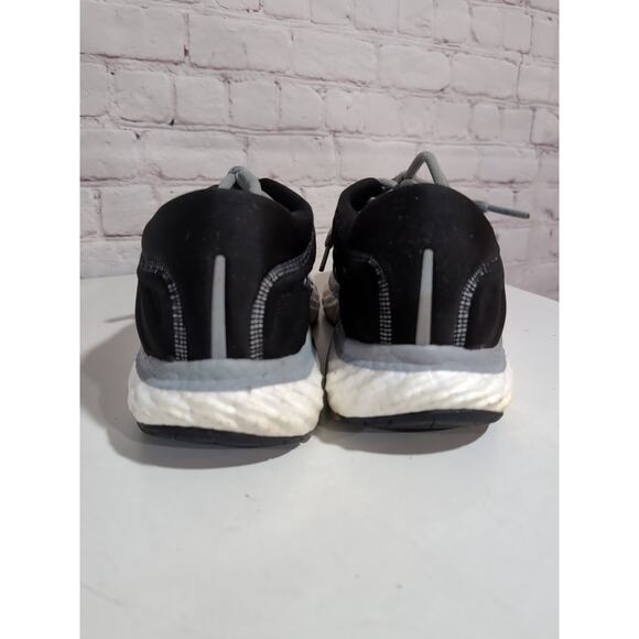 Athletic_Shoes